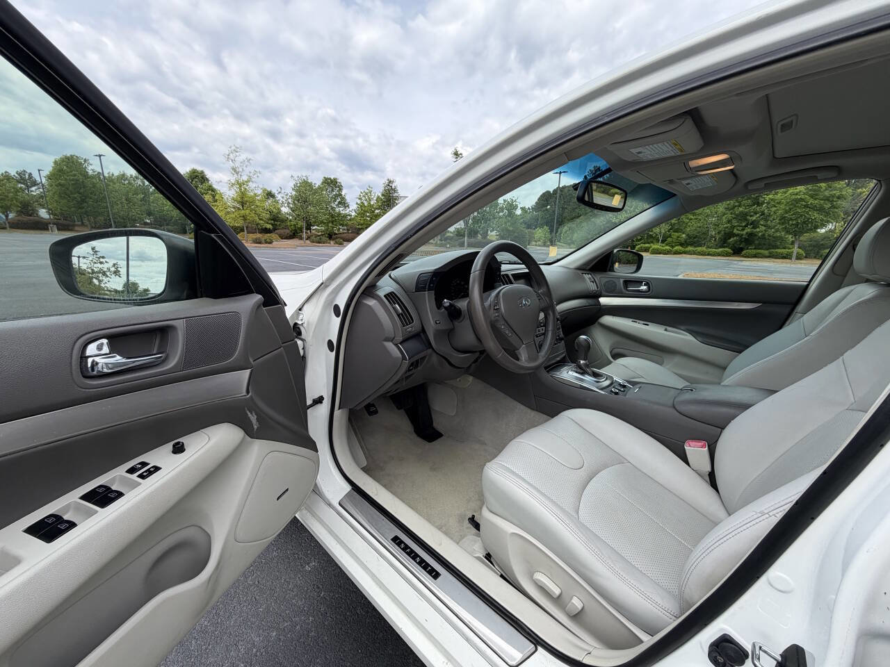 Used 2015 INFINITI Q40 AWD w/ Navigation Package image 11