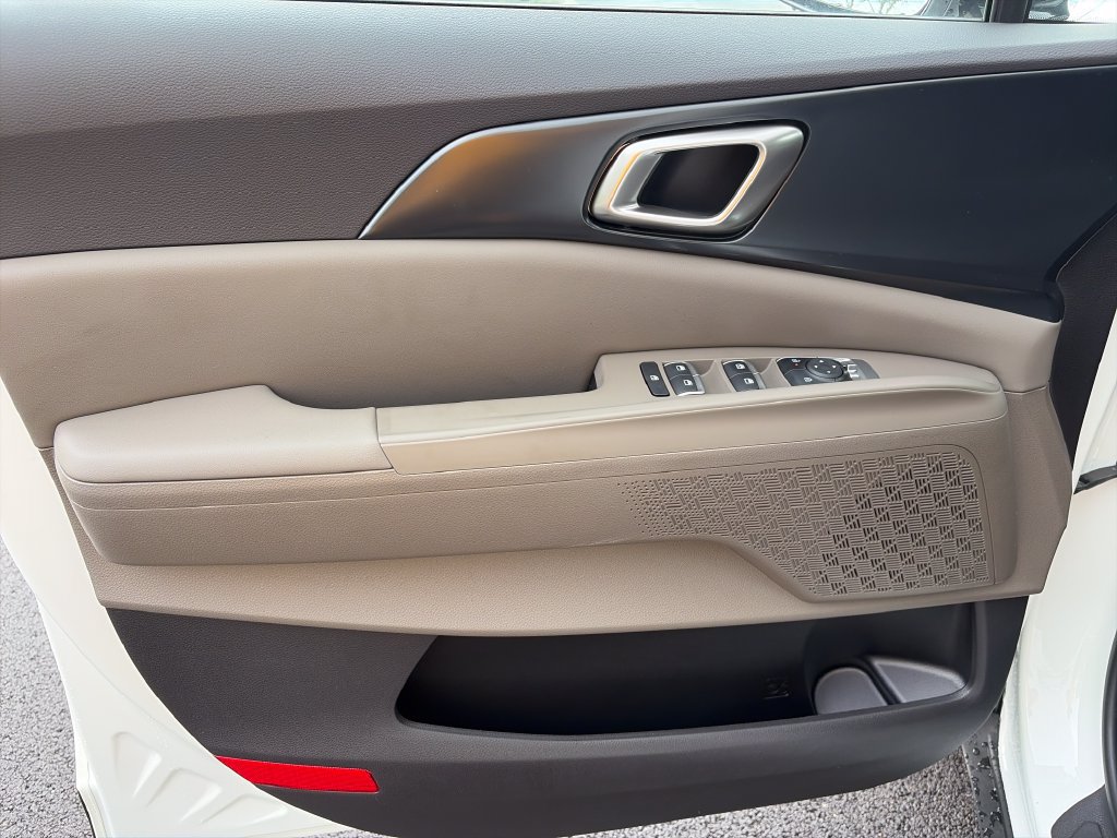 New 2027 Kia Carnival FWD image 17