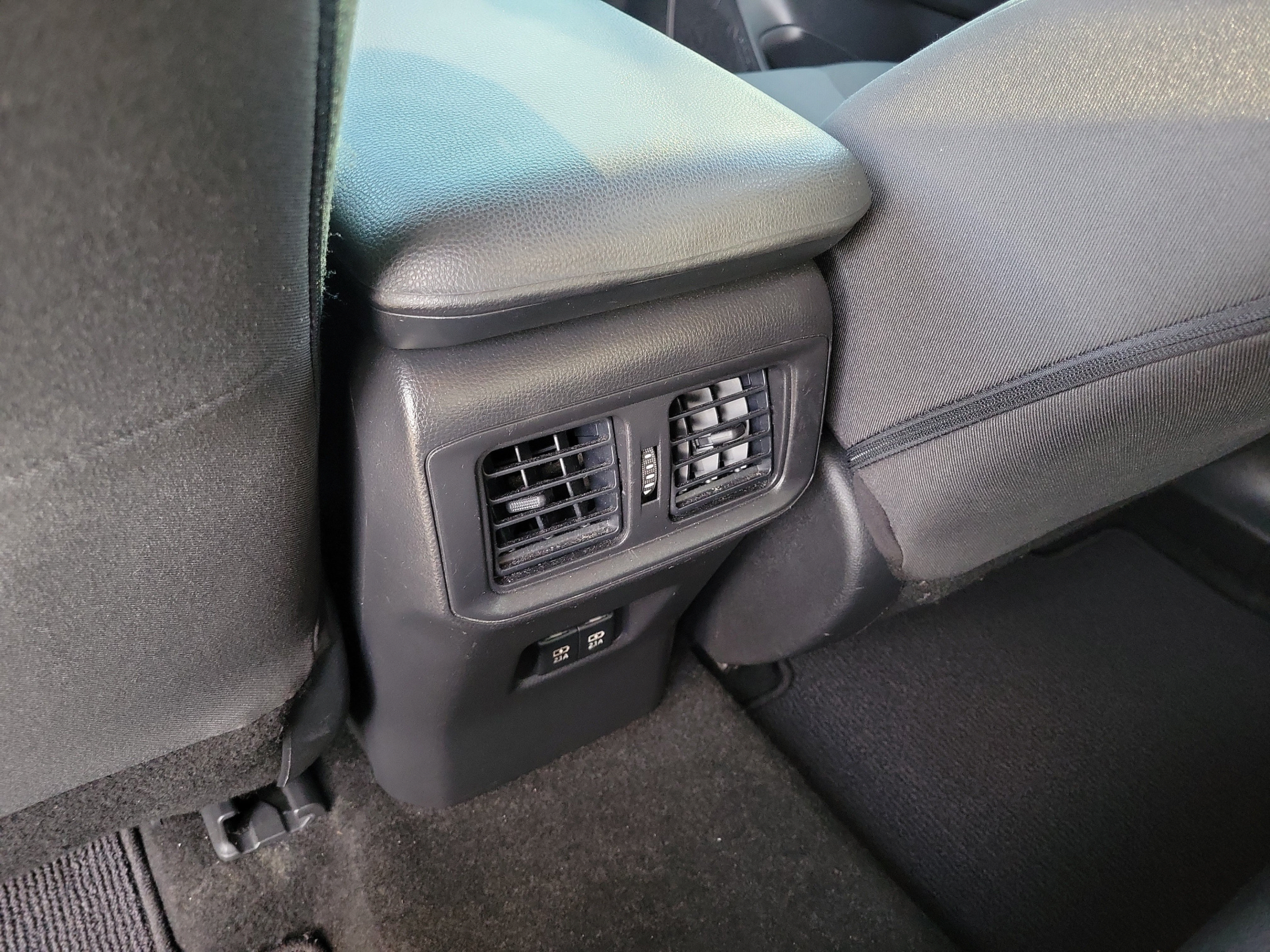 Used 2020 Toyota RAV4 XLE w/ Convenience Package FWD image 12