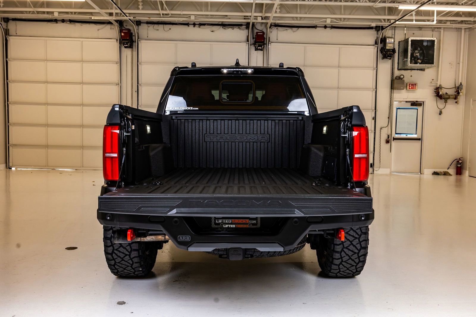 Used 2025 Toyota Tacoma TRD Pro AWD/4WD image 9