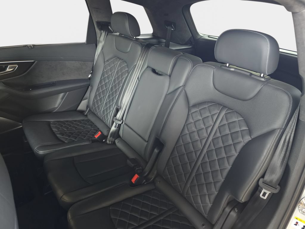 Used 2020 Audi SQ7 Prestige w/ Prestige Package AWD/4WD image 17