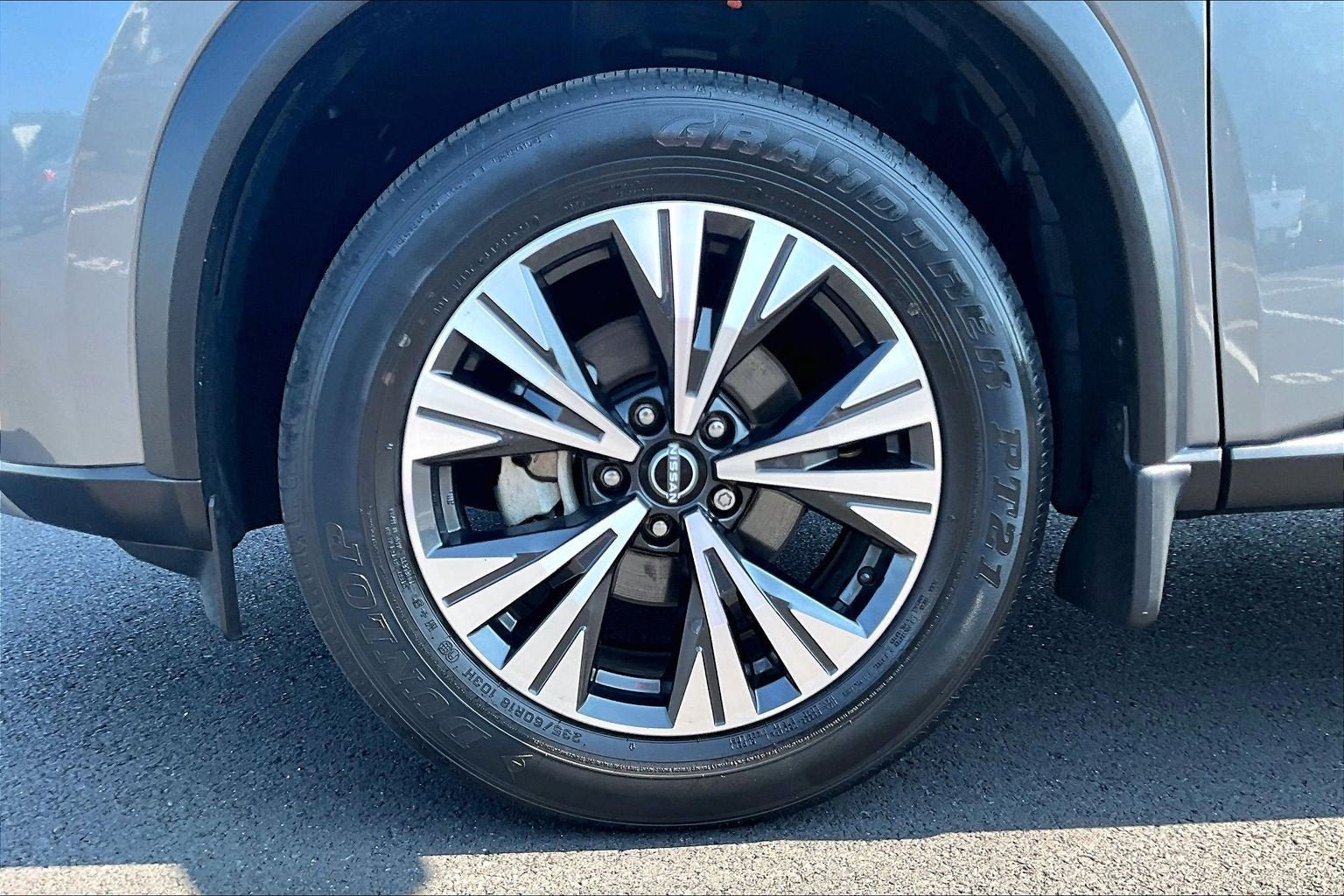 Used 2023 Nissan Rogue SV AWD/4WD image 9