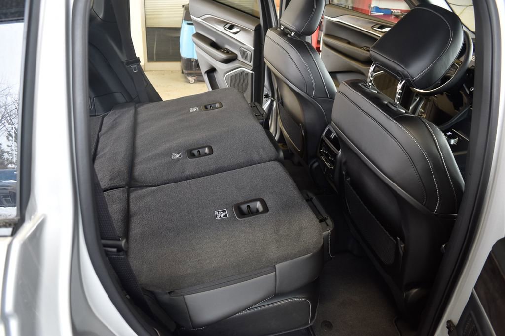 New 2026 Jeep Grand Cherokee Limited w/ Limited Altitude Package AWD/4WD image 38