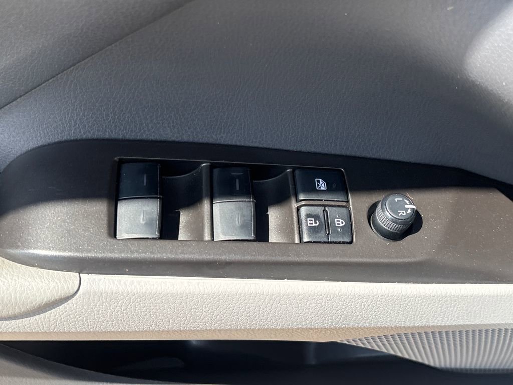 Used 2023 Toyota Camry SE image 7