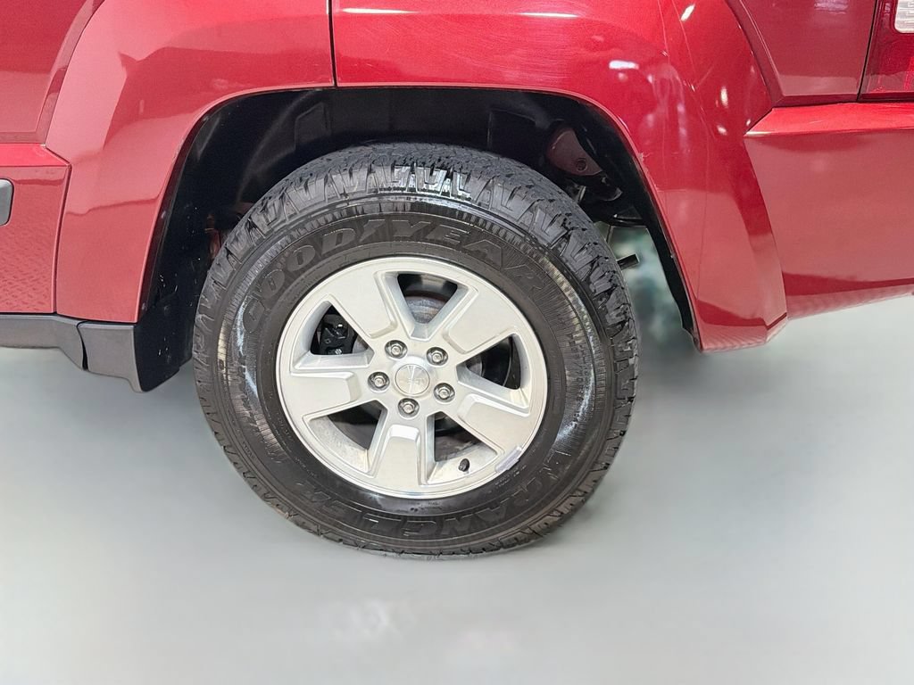Used 2011 Jeep Liberty Sport AWD/4WD image 28