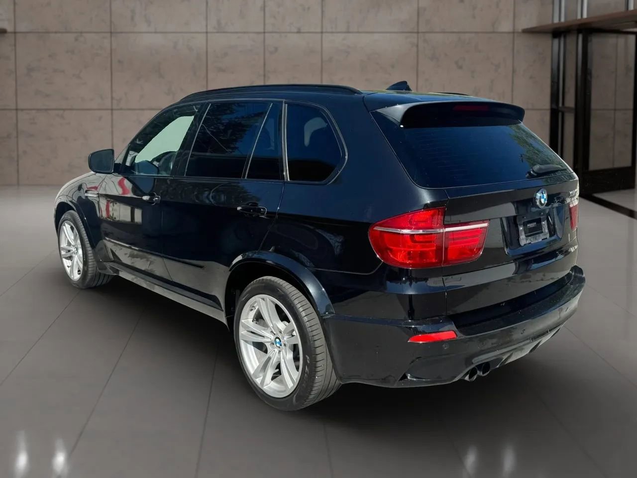 Used 2011 BMW X5 M xDrive Sport Utility 4D image 4