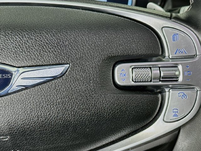 Used 2022 Genesis GV70 2.5T AWD/4WD image 12