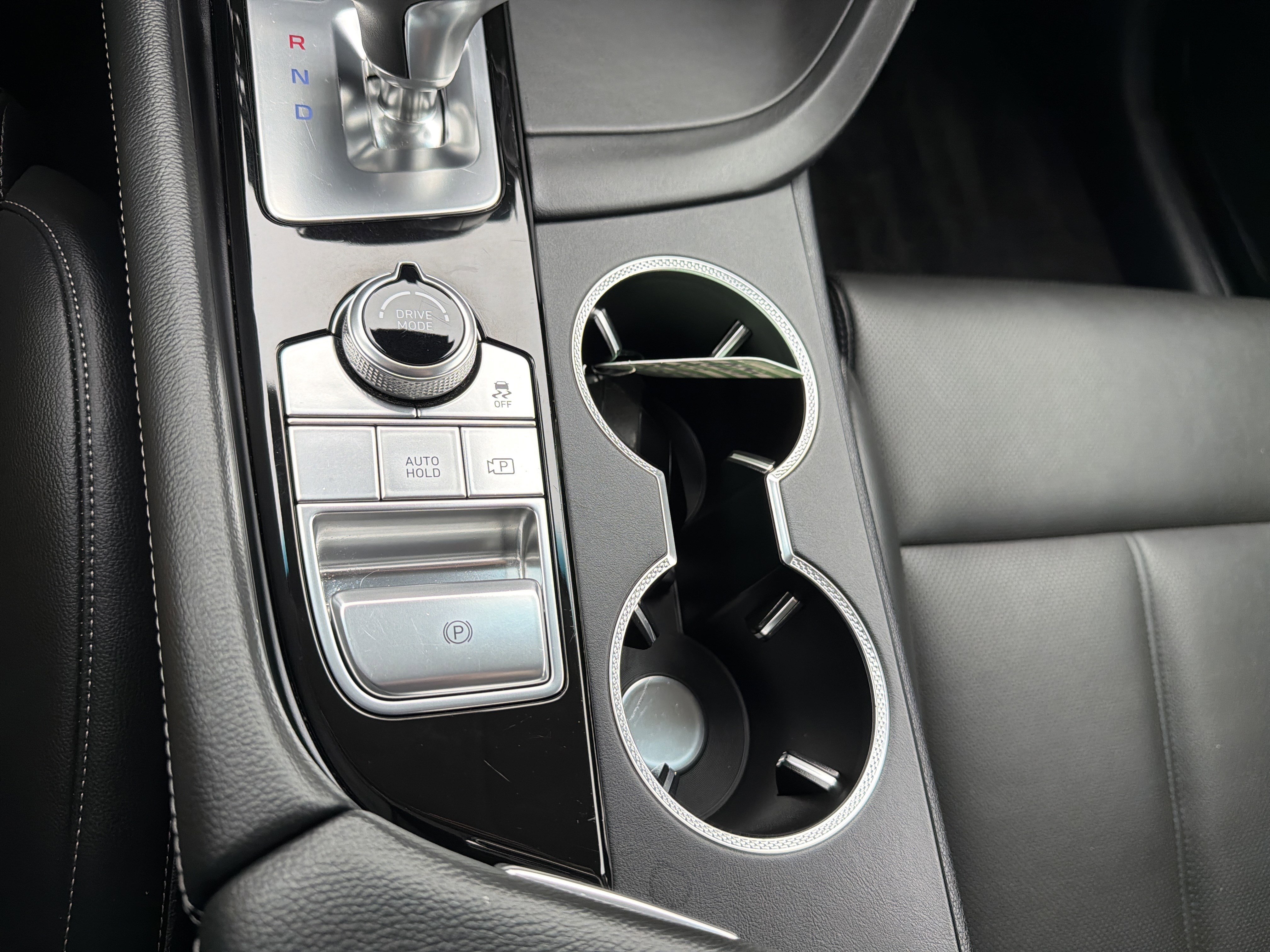 Used 2025 Genesis G70 2.5T image 24