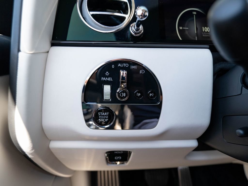 Used 2025 Rolls-Royce Cullinan image 23