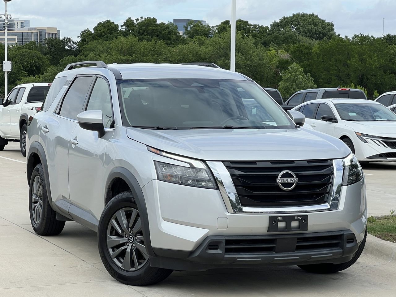 Used 2023 Nissan Pathfinder SV AWD/4WD image 1