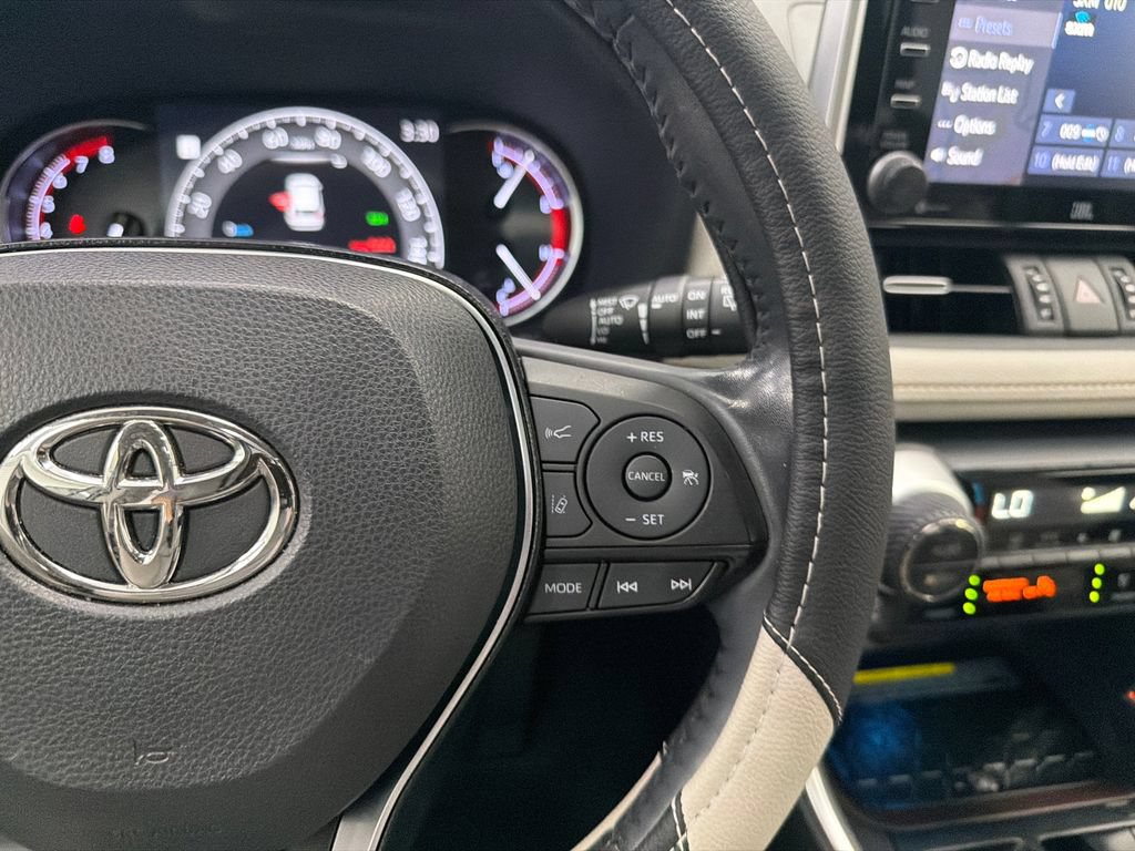 Used 2020 Toyota RAV4 Limited FWD image 28