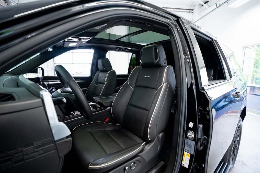 Used 2025 Cadillac Escalade Premium Luxury w/ LPO, Floor Liner Package RWD image 33