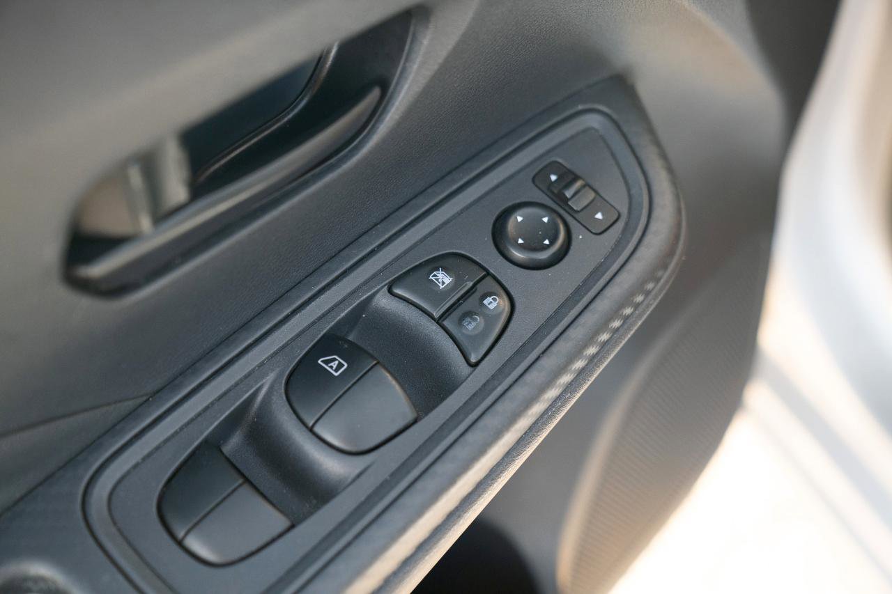 Used 2020 Nissan Versa S FWD image 17