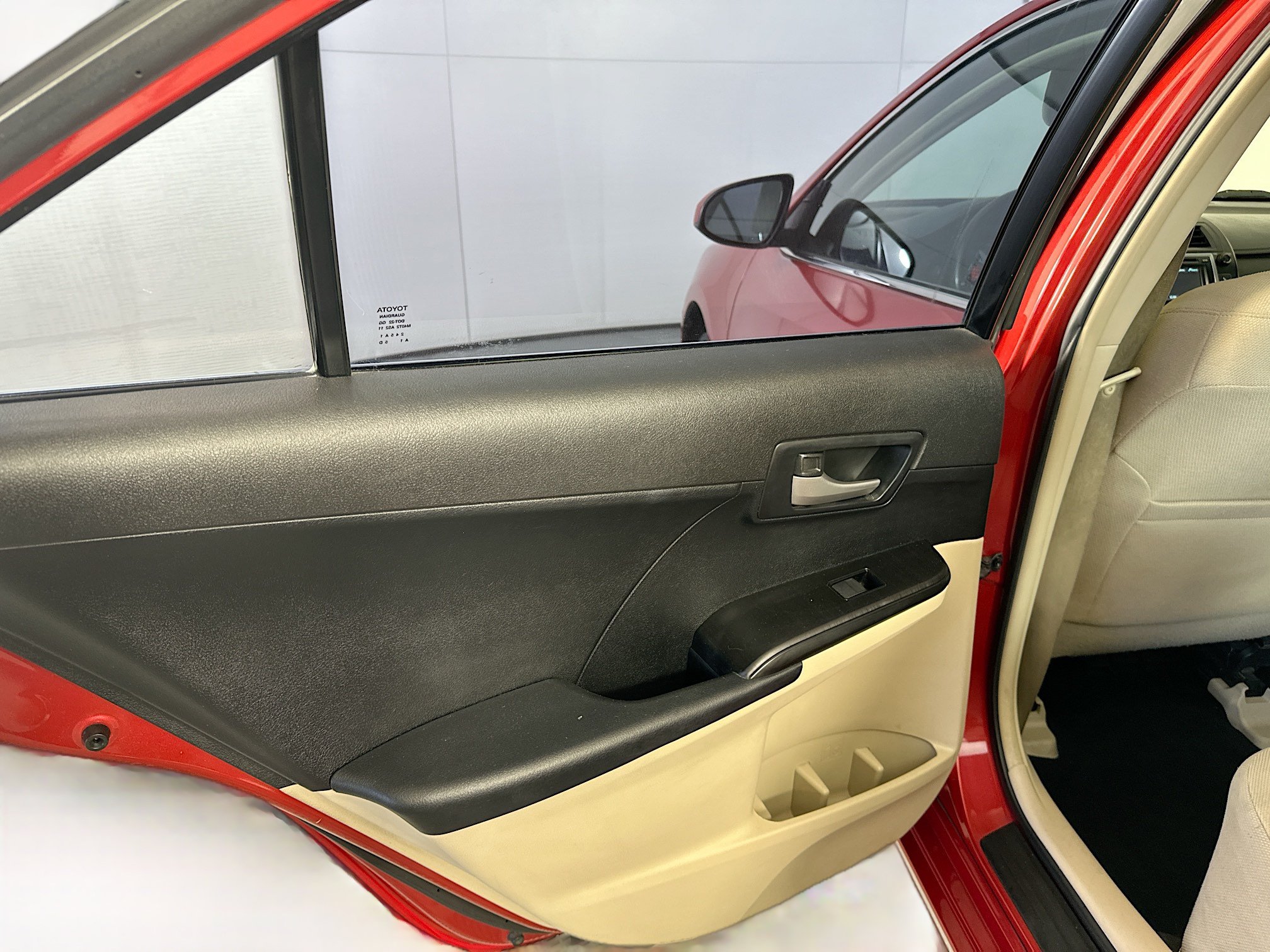 Used 2012 Toyota Camry LE FWD image 23