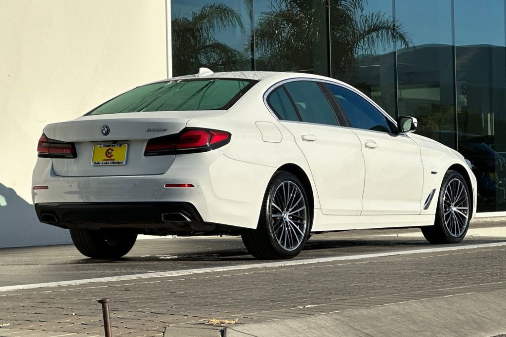 Used 2023 BMW 530e w/ Convenience Package image 3