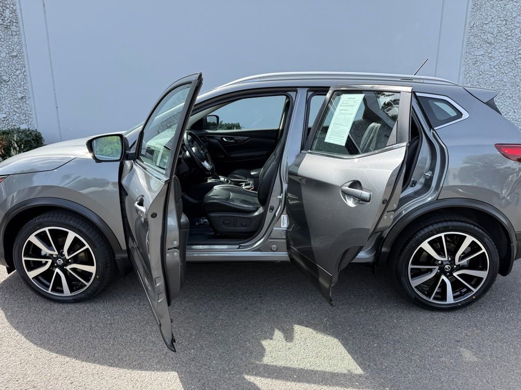 Used 2017 Nissan Rogue Sport SL w/ SL Premium Package AWD/4WD image 18