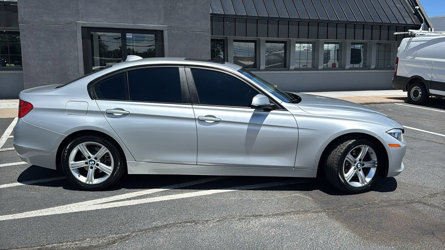 Used 2014 BMW 320i xDrive Sedan AWD/4WD image 2