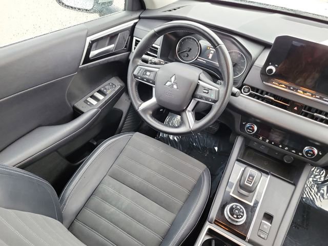 Used 2024 Mitsubishi Outlander SE image 15