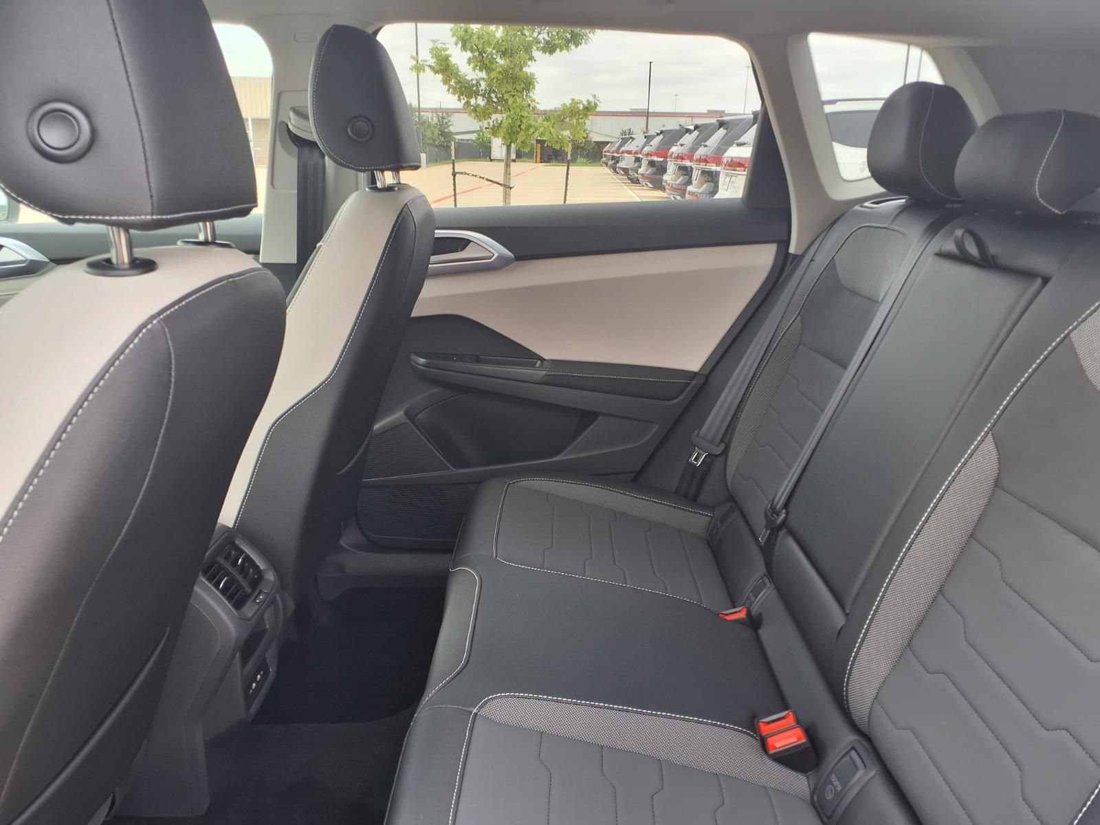 New 2026 Volkswagen Taos SE FWD image 9