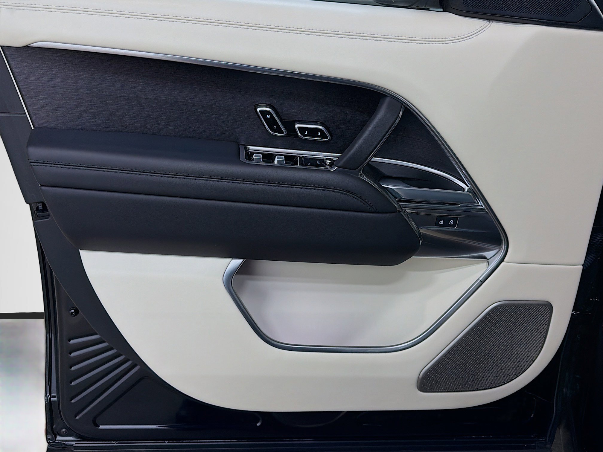 Used 2024 Land Rover Range Rover Autobiography image 16