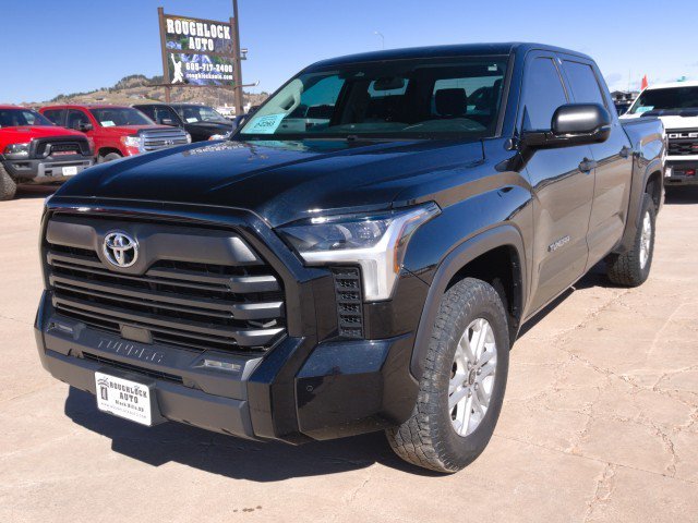 Used 2022 Toyota Tundra SR5 w/ SR5 Convenience Package AWD/4WD image 2