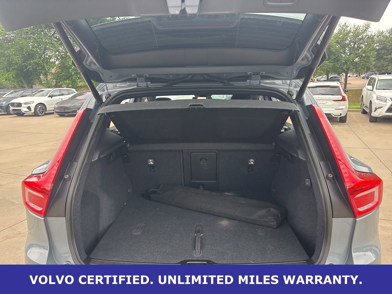 Certified 2023 Volvo XC40 B5 Plus w/ Climate Package image 10