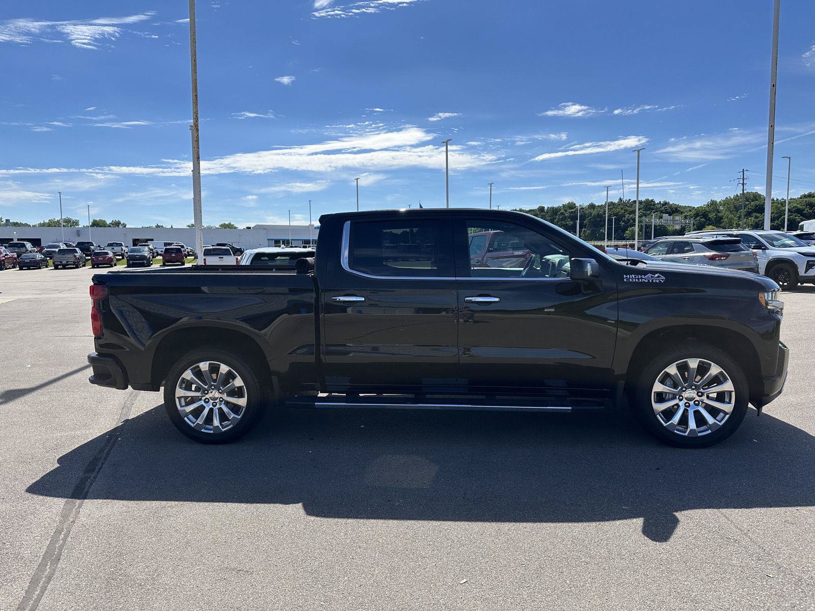 Used 2021 Chevrolet Silverado 1500 High Country w/ Technology Package AWD/4WD image 7