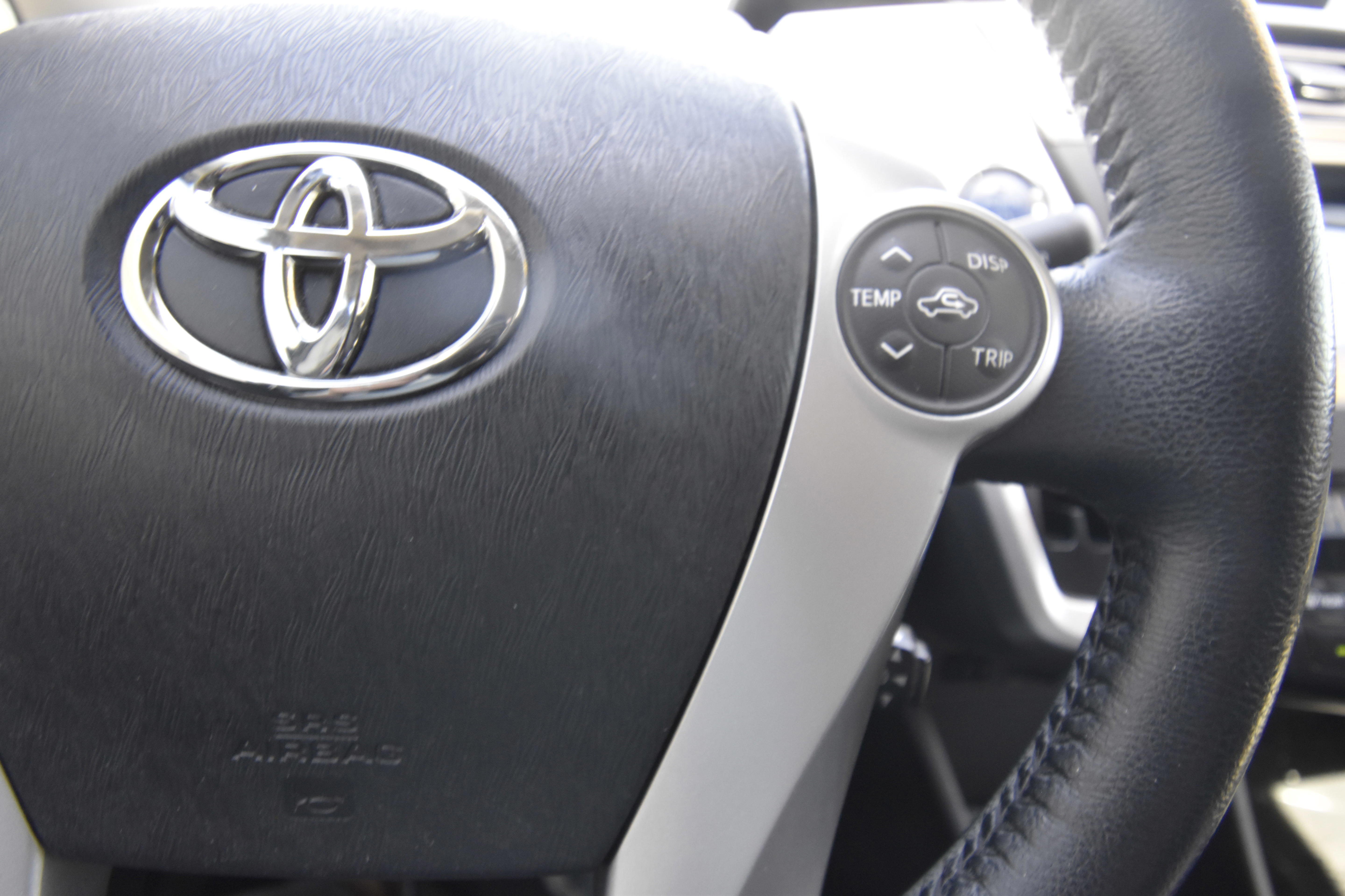 Used 2014 Toyota Prius V Five FWD image 17