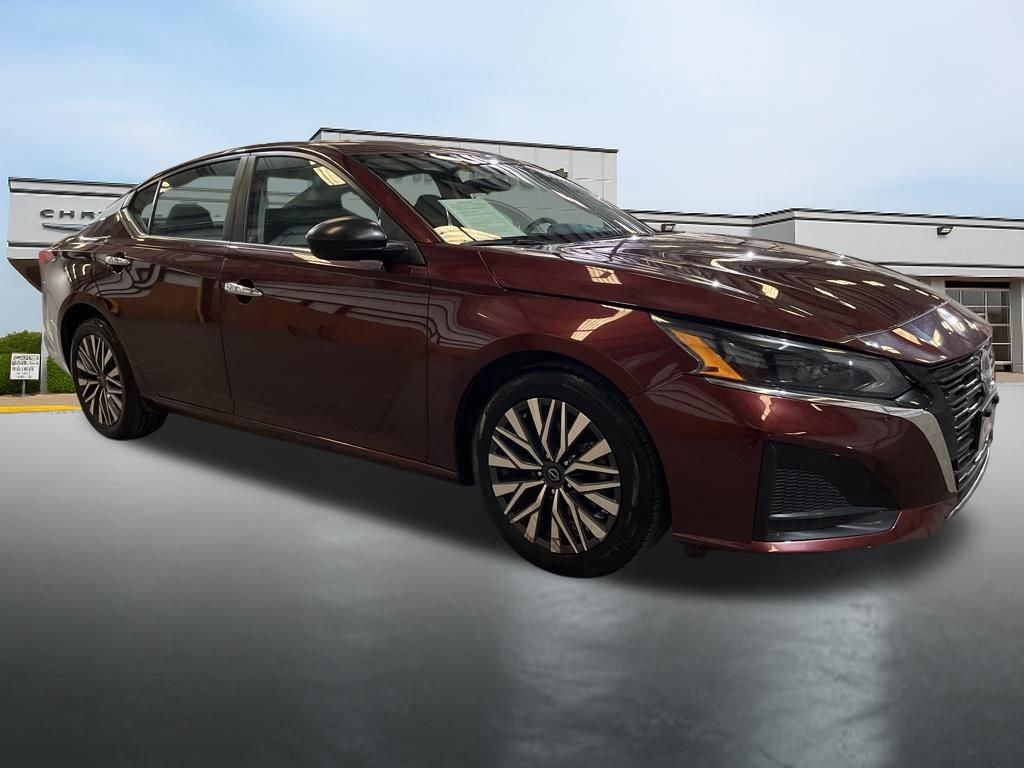 Used 2024 Nissan Altima 2.5 SV FWD image 7
