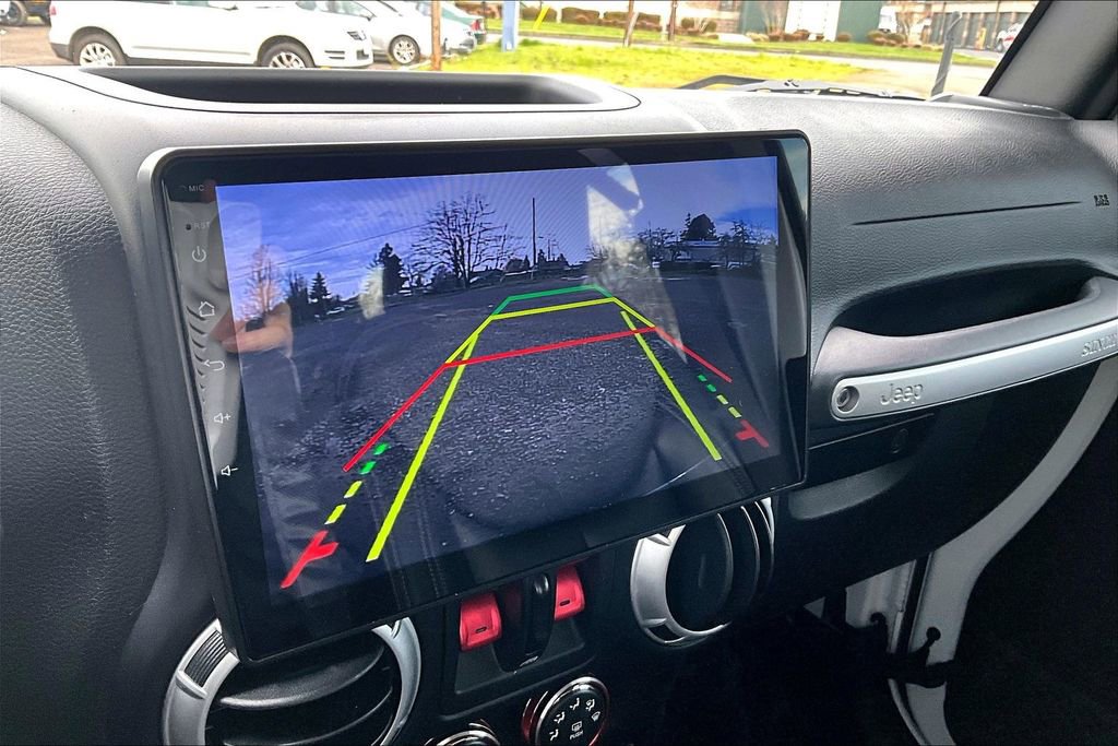 Used 2015 Jeep Wrangler Unlimited Sahara w/ Connectivity Group image 29