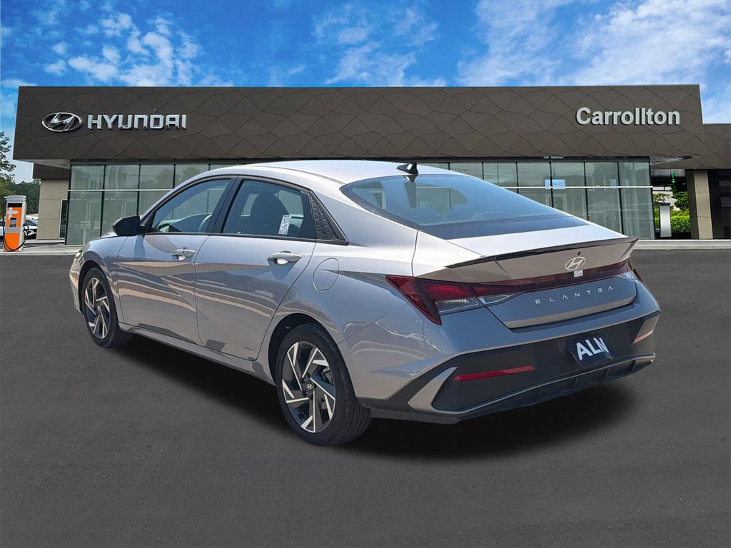 Certified 2025 Hyundai Elantra Sport FWD image 7