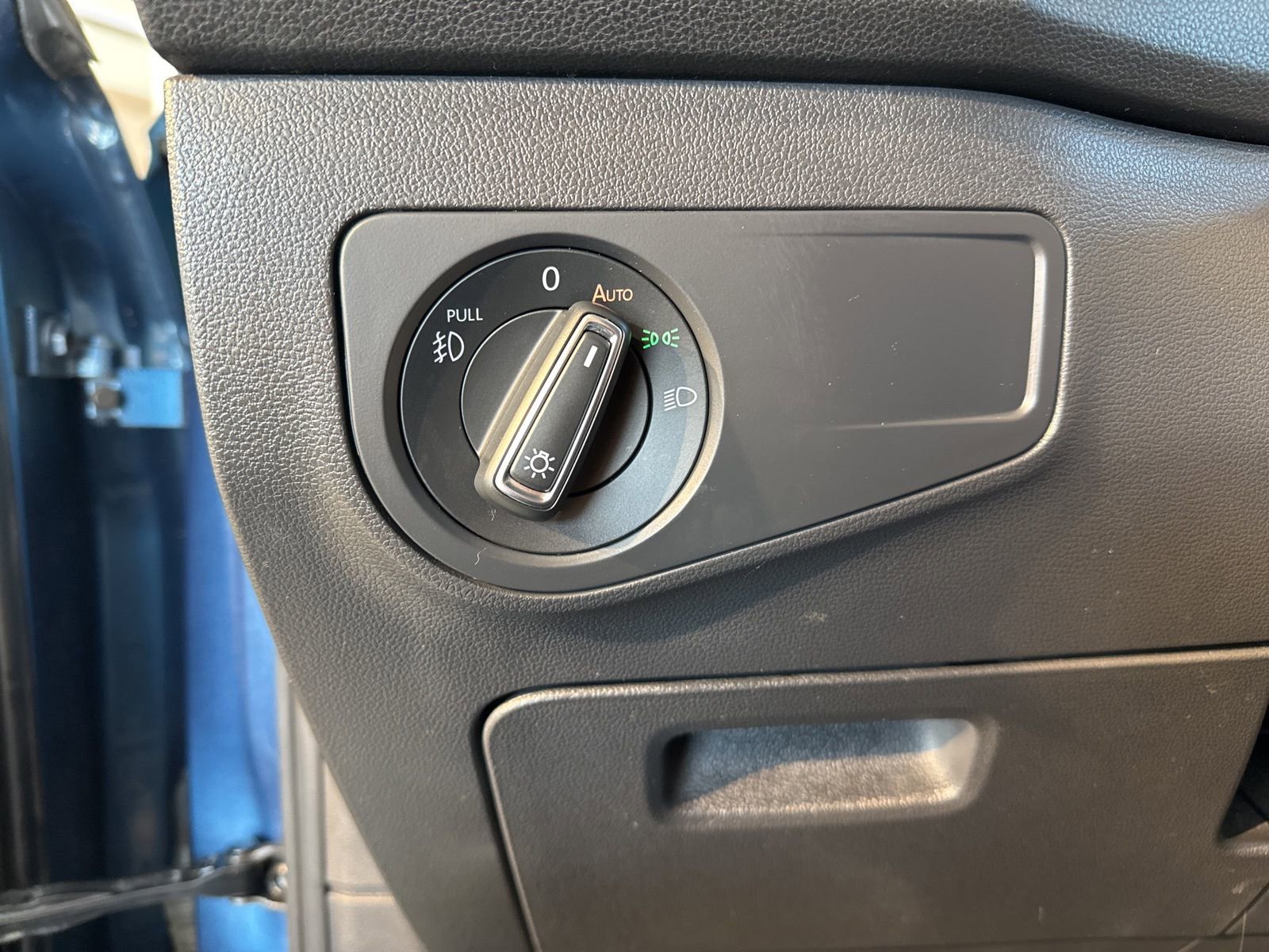 Used 2020 Volkswagen Tiguan SEL w/ 3rd Row Seat Package image 26