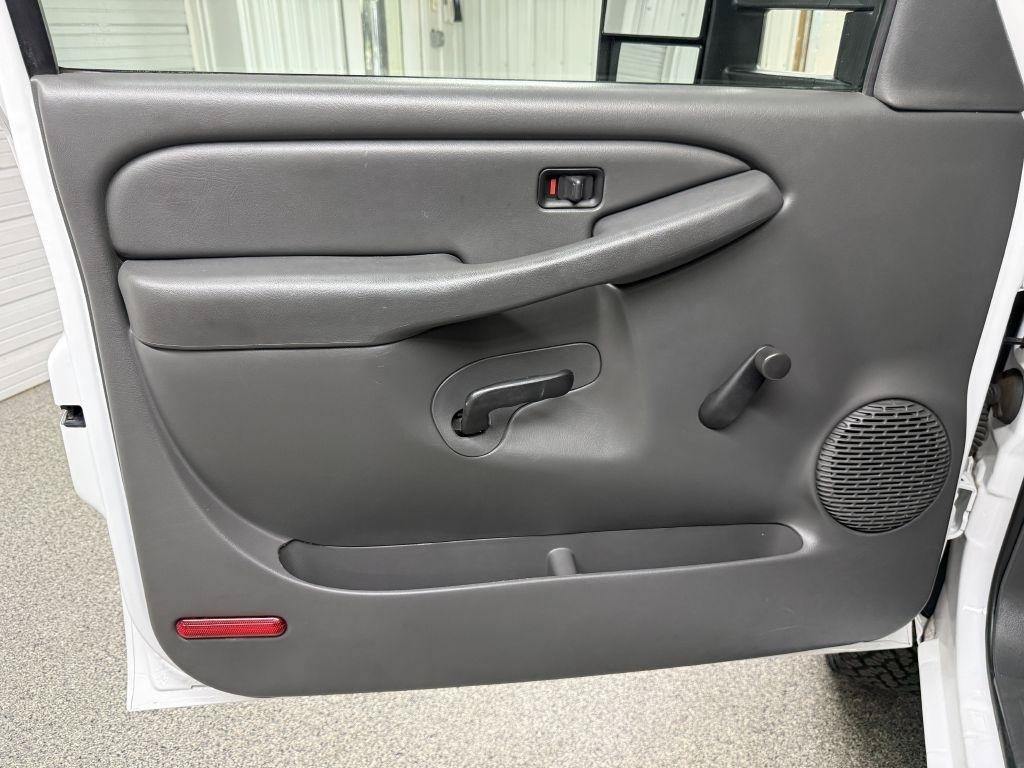 Used 2005 GMC Sierra 2500 W/T AWD/4WD image 26