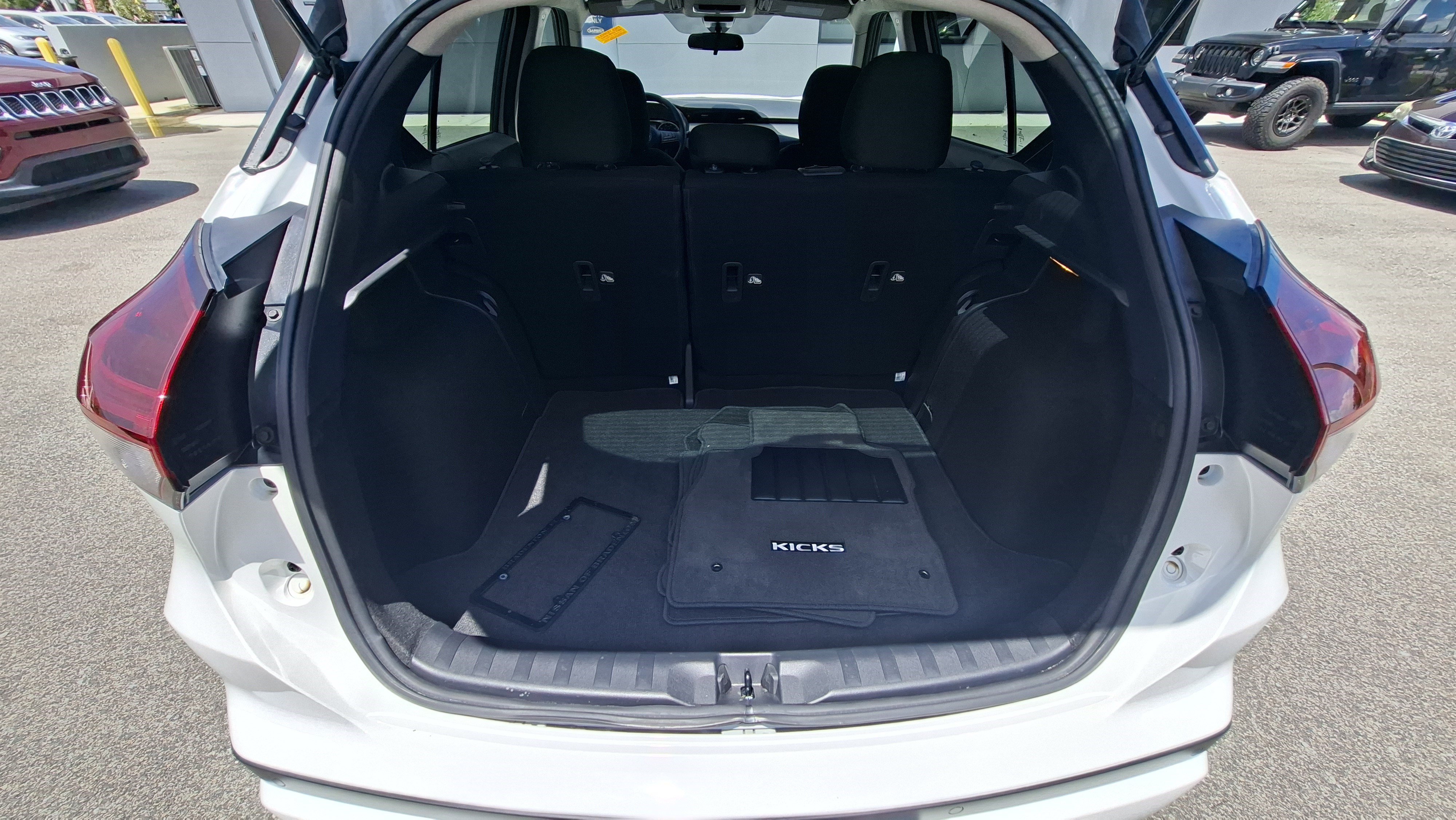 Certified 2025 Nissan Kicks Play S FWD image 21