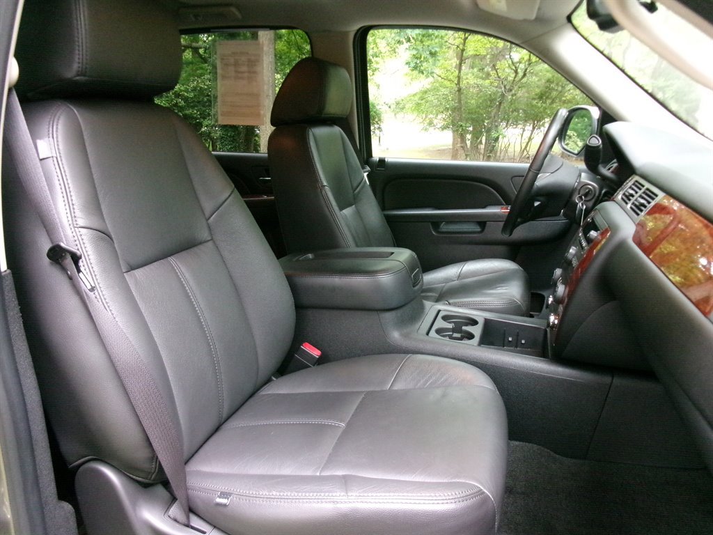 Used 2012 Chevrolet Avalanche LS w/ All-Star Edition AWD/4WD image 20