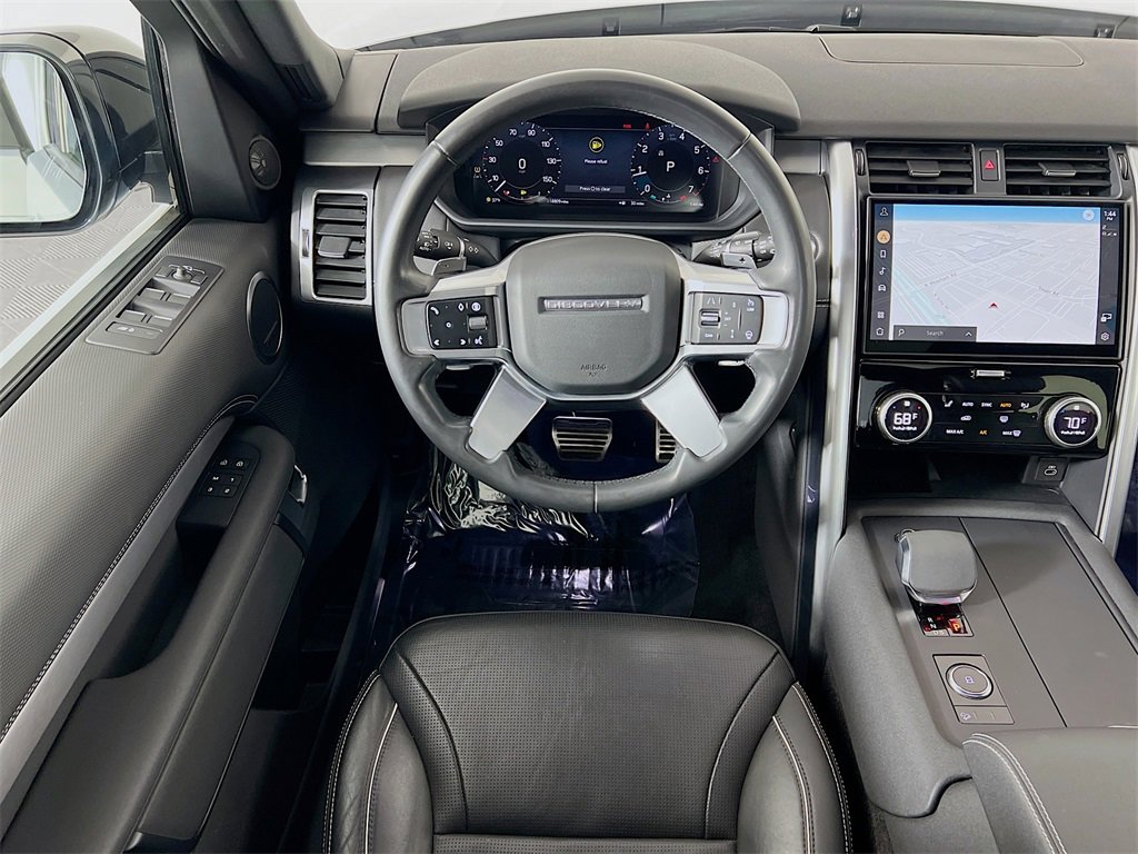 Certified 2024 Land Rover Discovery Dynamic SE image 24
