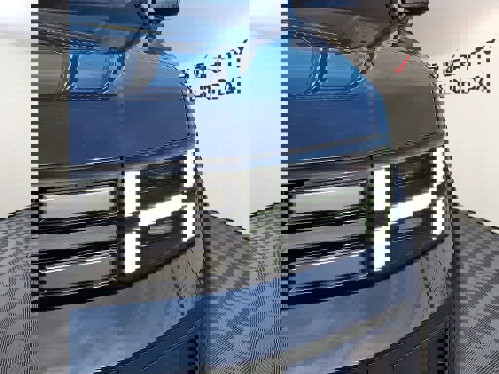 Certified 2025 Hyundai Santa Fe SEL image 8