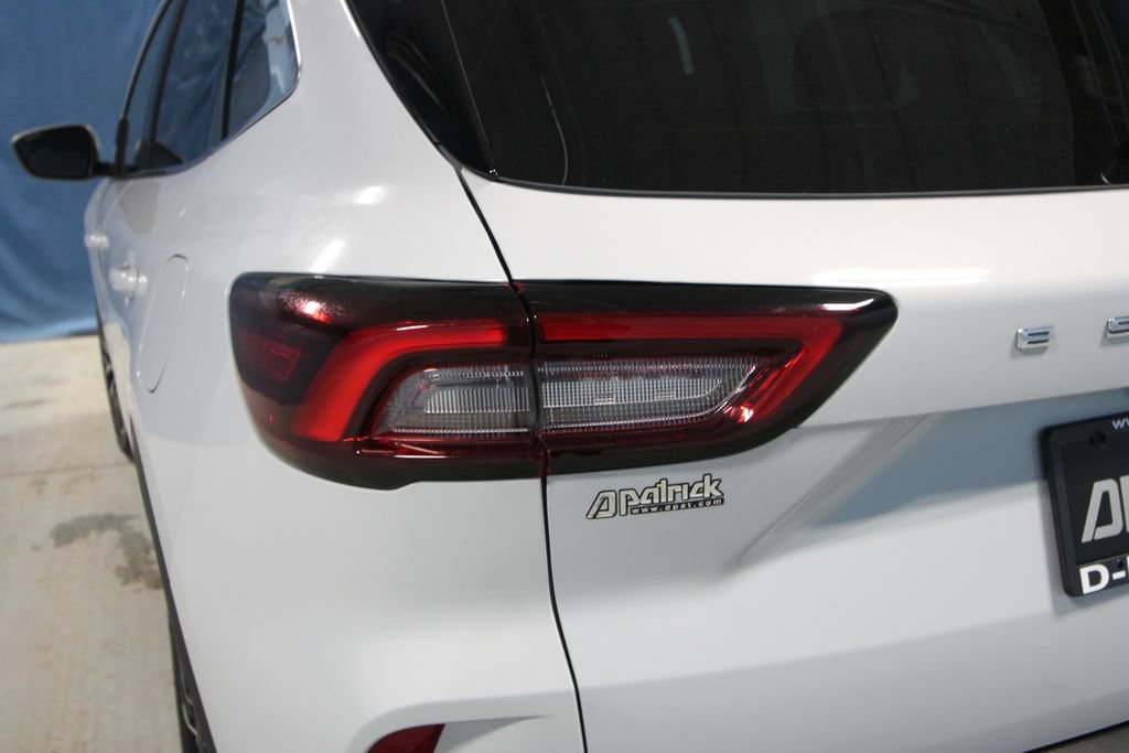 Used 2025 Ford Escape SE w/ Class II Trailer Tow Package FWD image 38