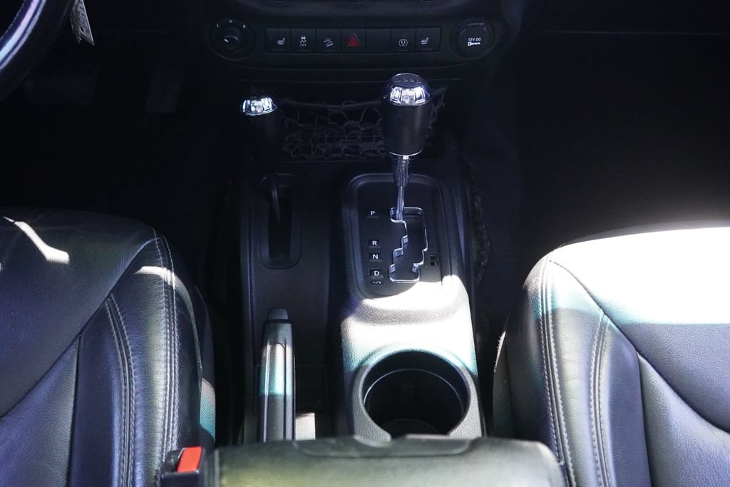 Used 2018 Jeep Wrangler Unlimited Sahara AWD/4WD image 24