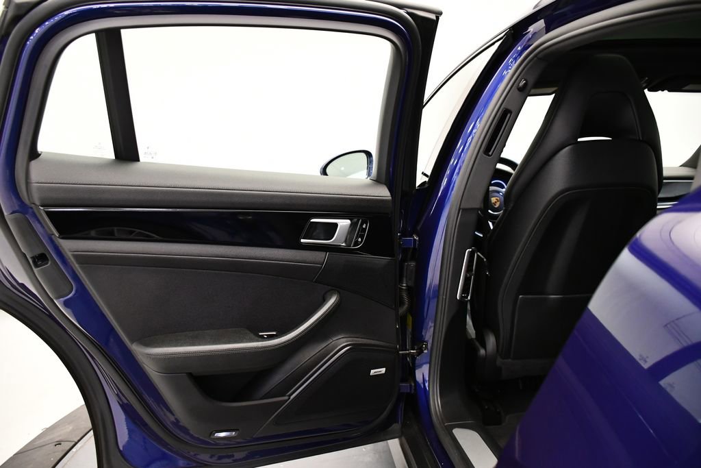 Used 2020 Porsche Panamera 4 image 40