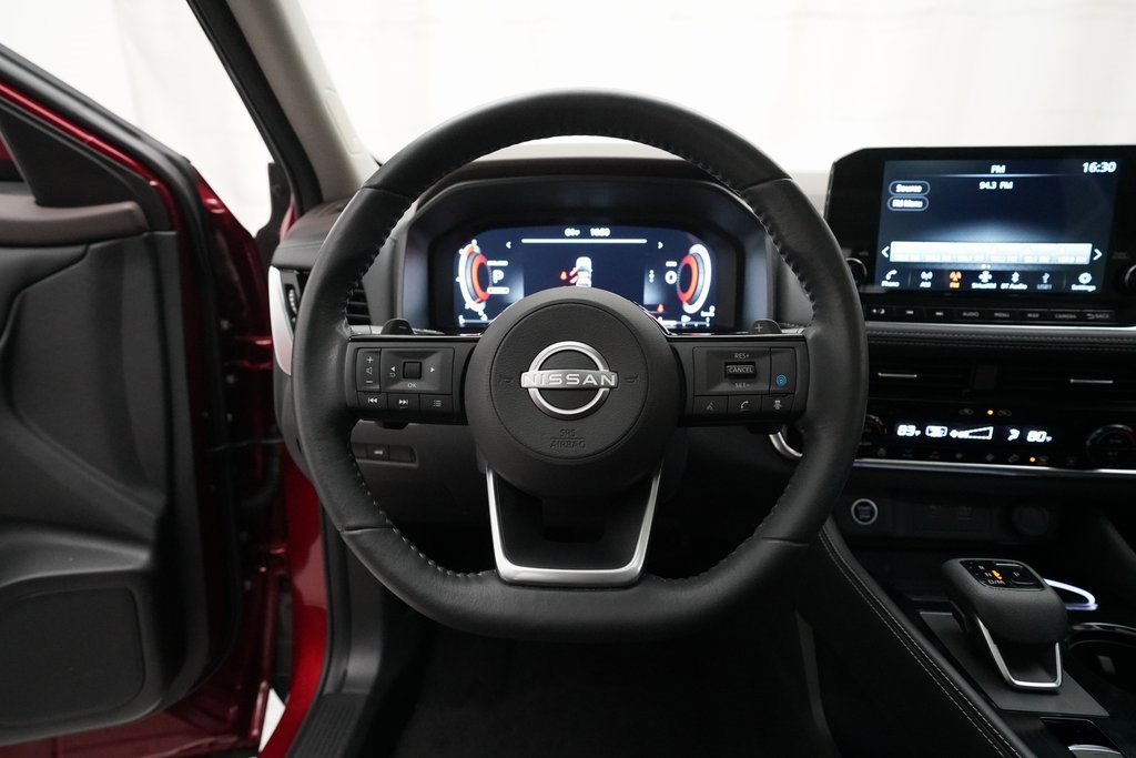 Used 2023 Nissan Rogue Platinum w/ Platinum Premium Package image 4