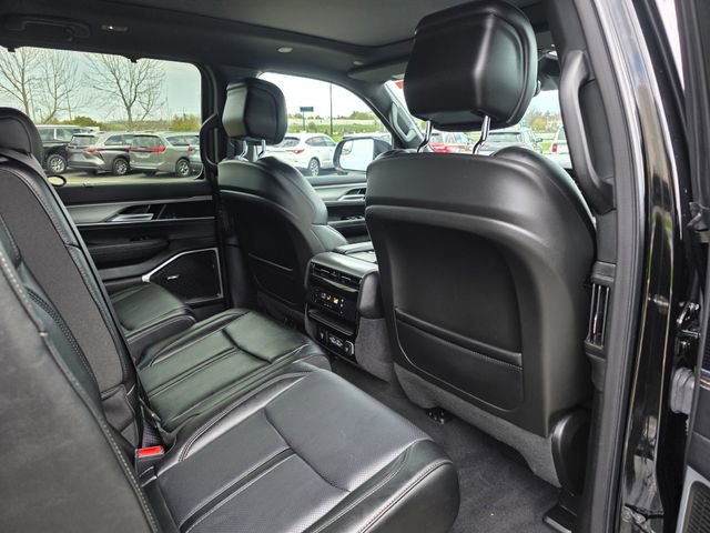 Used 2024 Jeep Wagoneer Series II w/ Convenience Group I AWD/4WD image 15