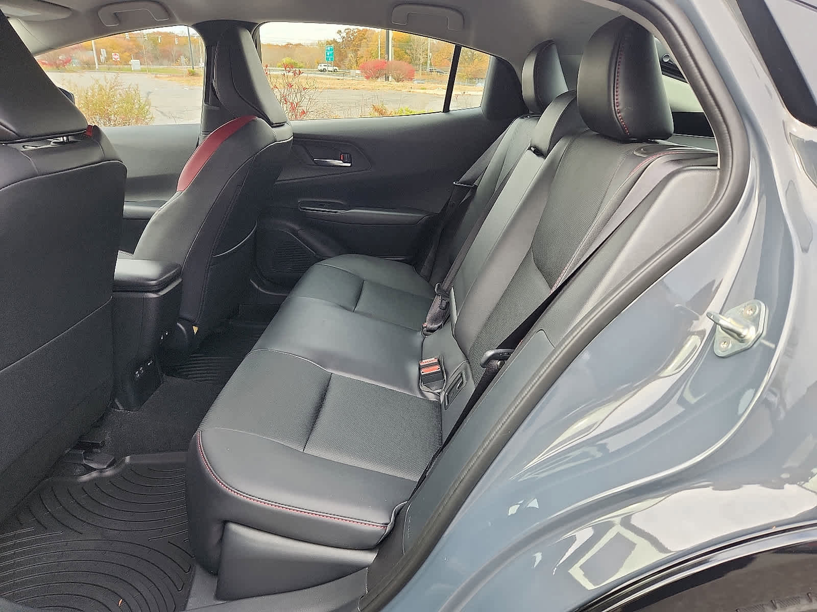 Used 2025 Toyota Prius Plug-In Hybrid image 11