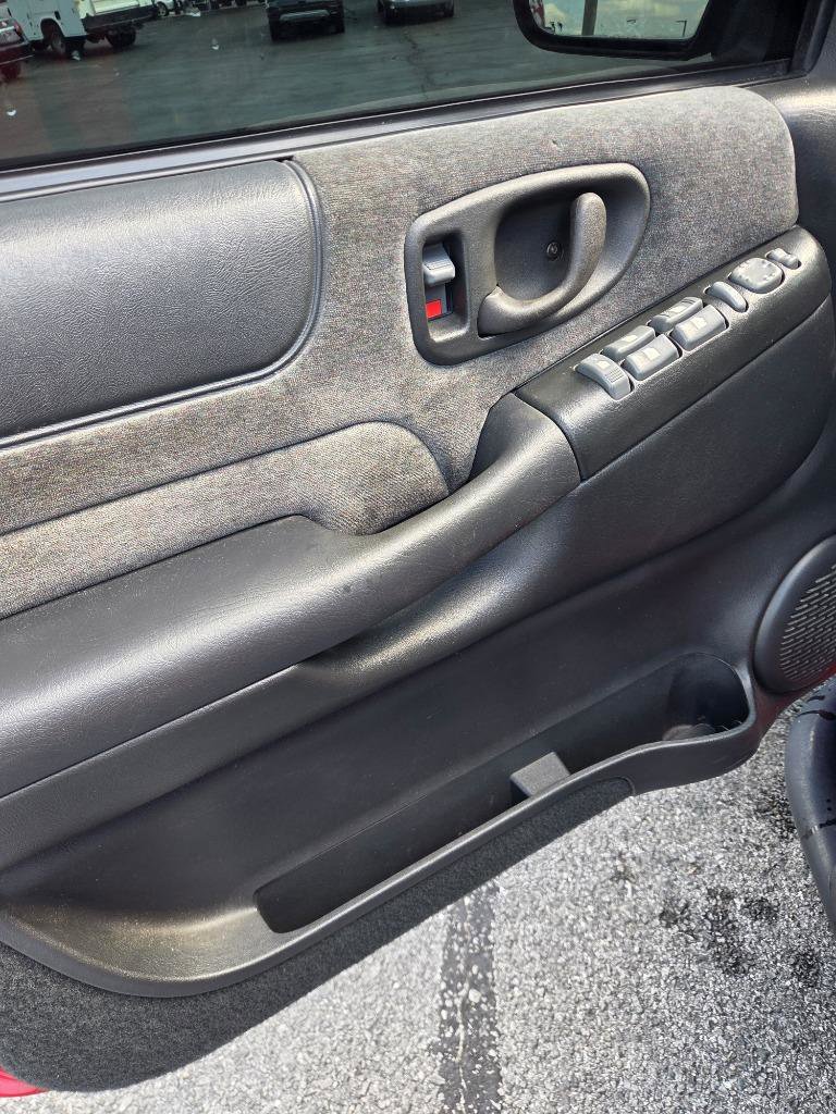 Used 2001 Chevrolet S10 Pickup LS AWD/4WD image 9