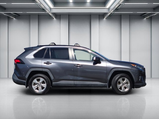 Used 2021 Toyota RAV4 XLE w/ Convenience Package AWD/4WD image 3