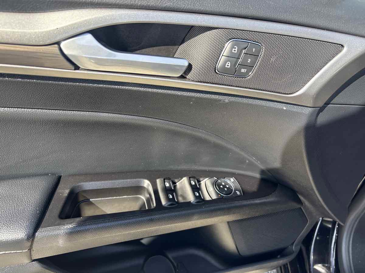 Used 2019 Ford Fusion SEL FWD image 9