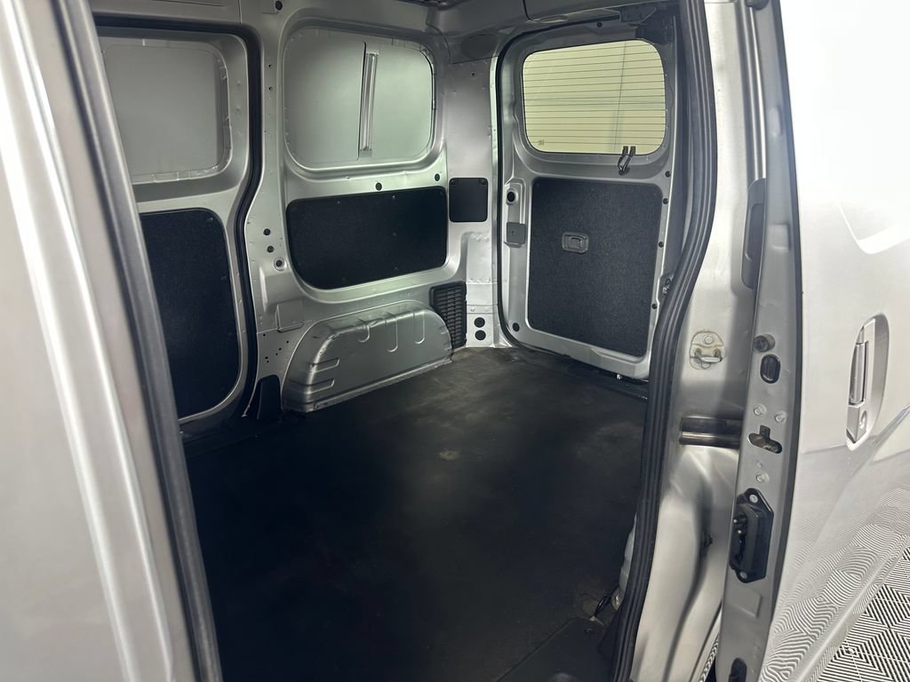 Used 2017 Chevrolet City Express LT w/ Technology Package FWD image 18
