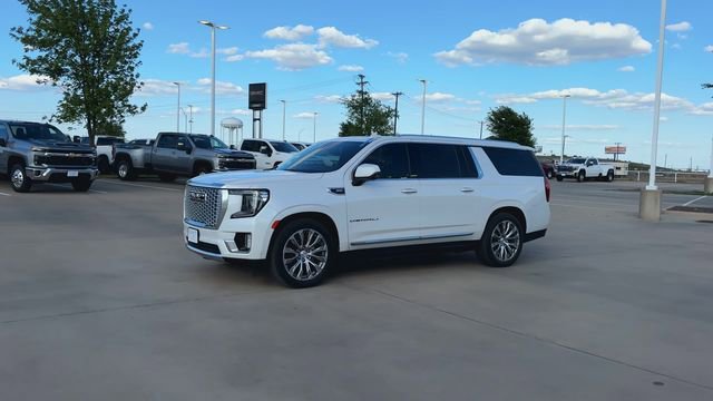 Used 2023 GMC Yukon XL Denali w/ Denali Reserve Package image 5