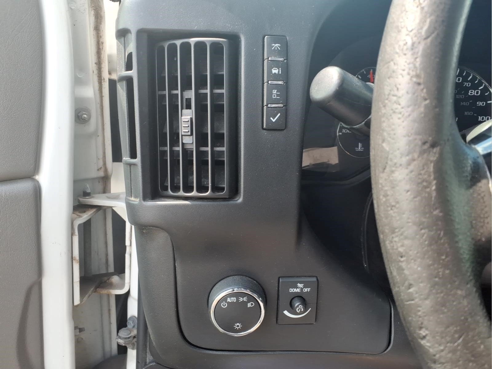 Used 2015 Chevrolet Express 2500 RWD image 16