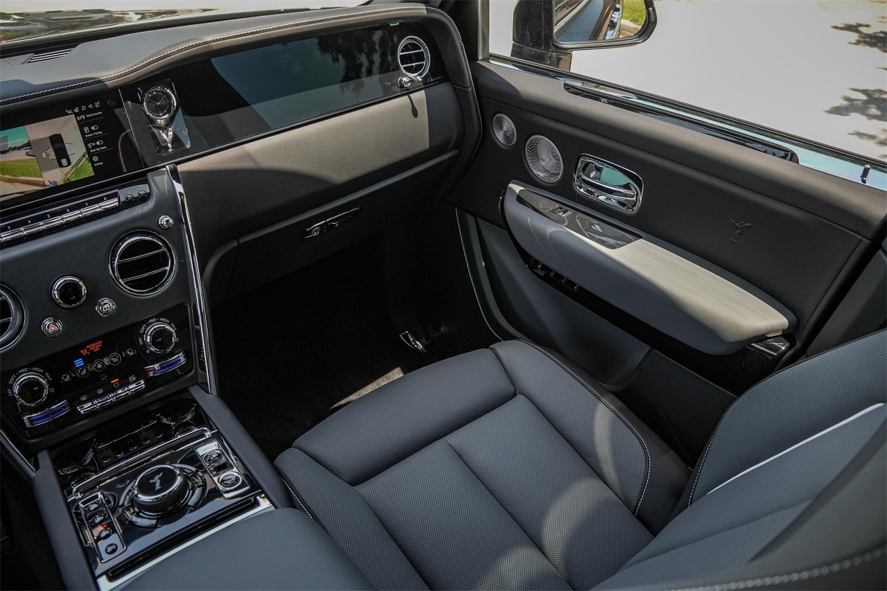 New 2025 Rolls-Royce Cullinan image 38
